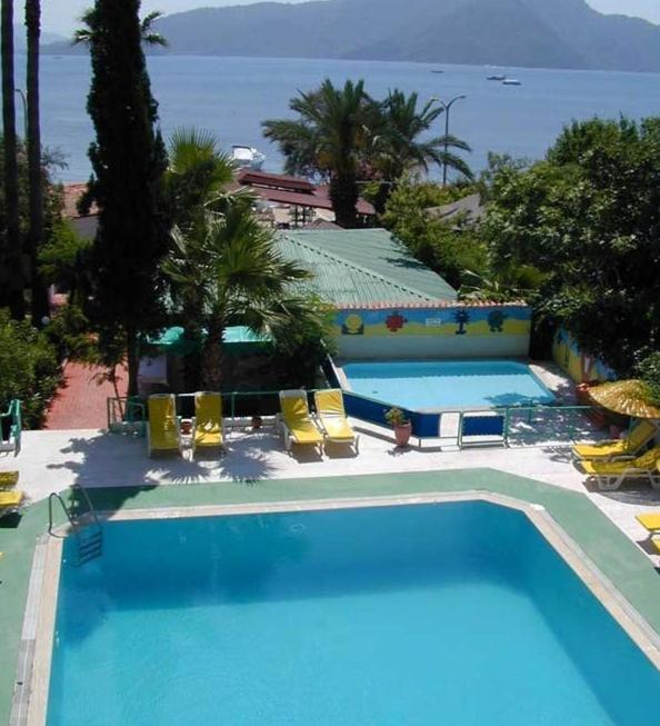 Amos Hotel 52/54