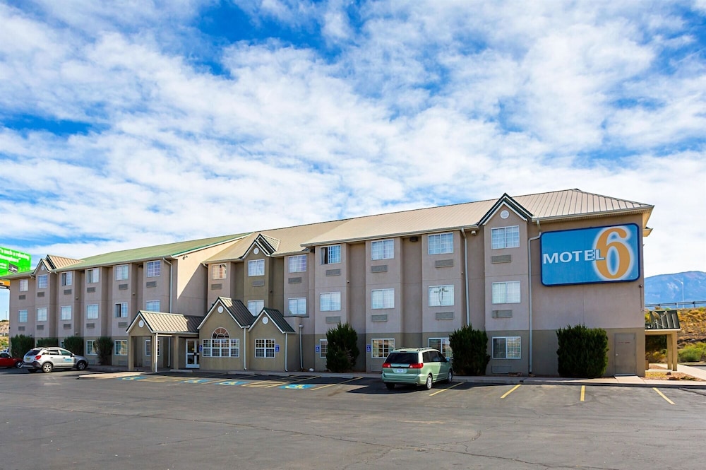 Motel6 Bernalillo, NM 58/62