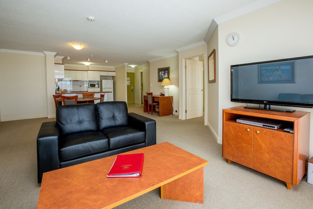 Springwood Tower Apartment Hotel 44/63