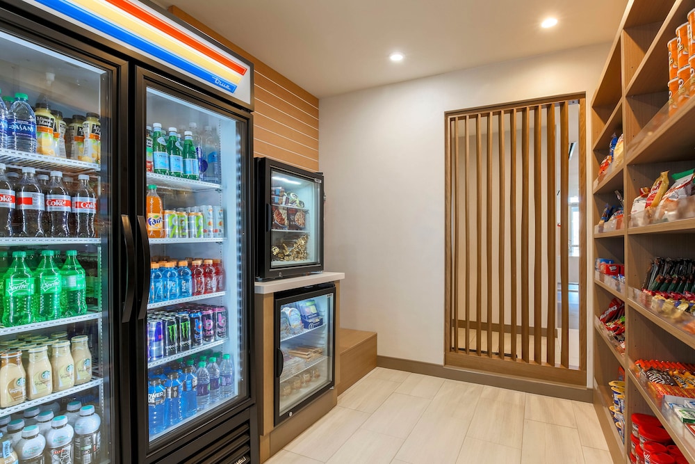 Holiday Inn Express & Suites Chicago O'hare Airport 49/60