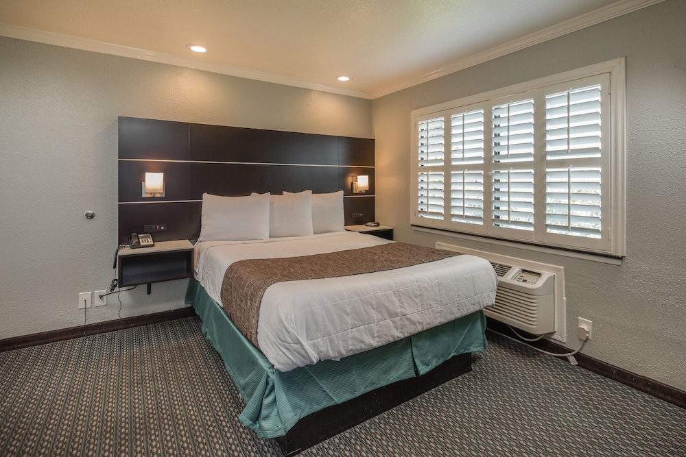 Bayhill Inn San Bruno 17/36