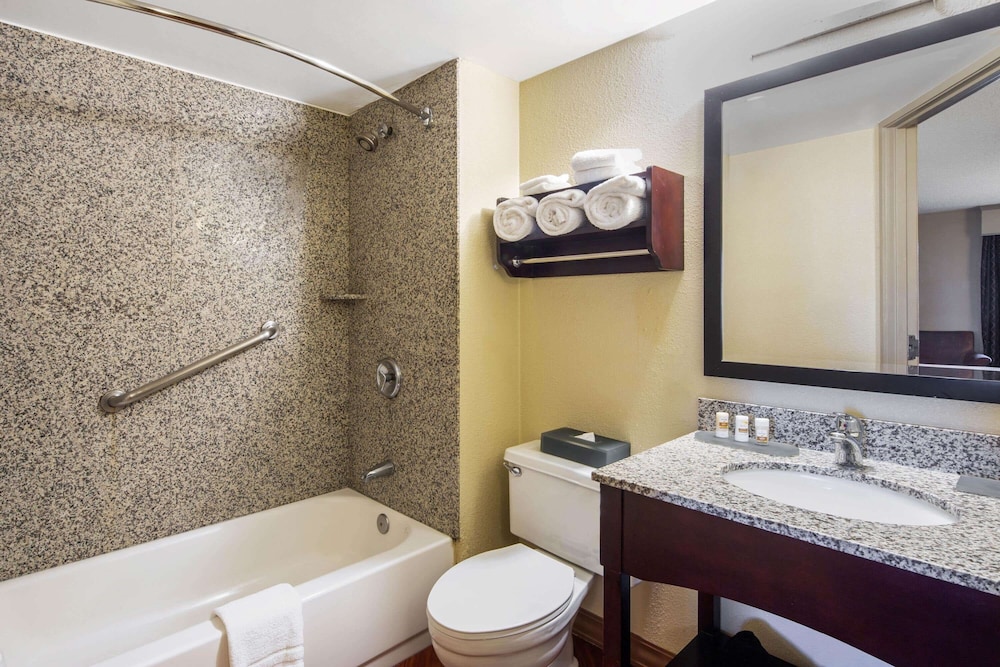 La Quinta Inn And Suites By Wyndham Oakland Airport Coliseum 19/45