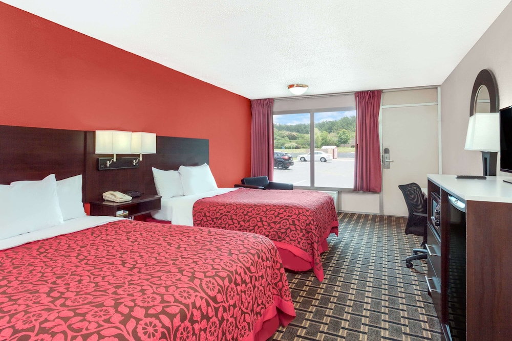 Days Inn By Wyndham Cullman 16/26