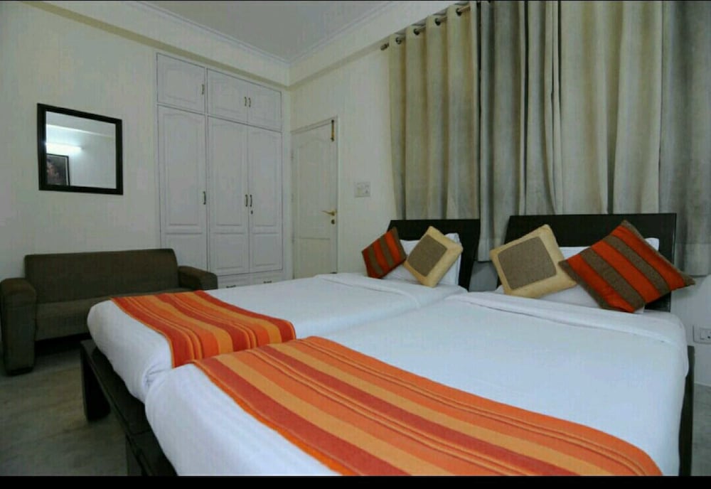 BASIC, TWIN BEDS, SMOKING