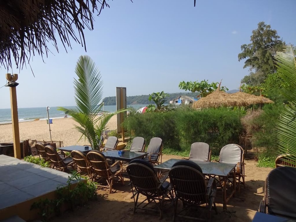 Mariposa Beach Grove 16/23