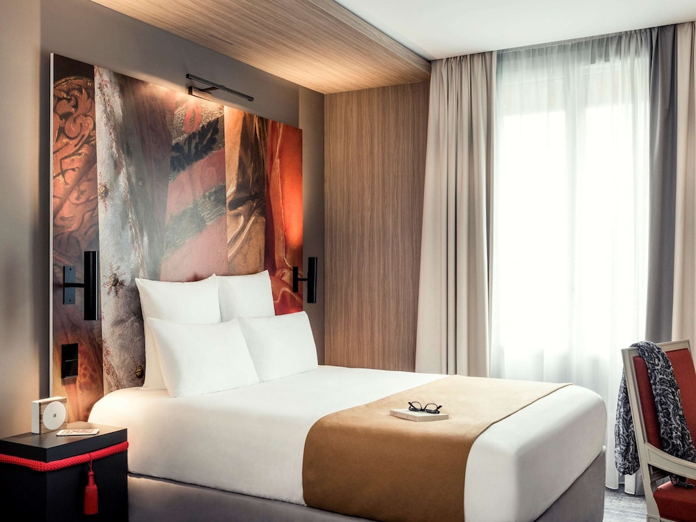 PRIVILEGE, DOUBLE BED, SOFA