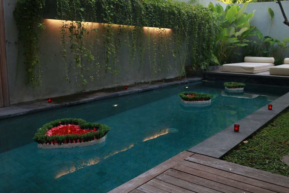 Hu U Villas Seminyak Bali 48/50