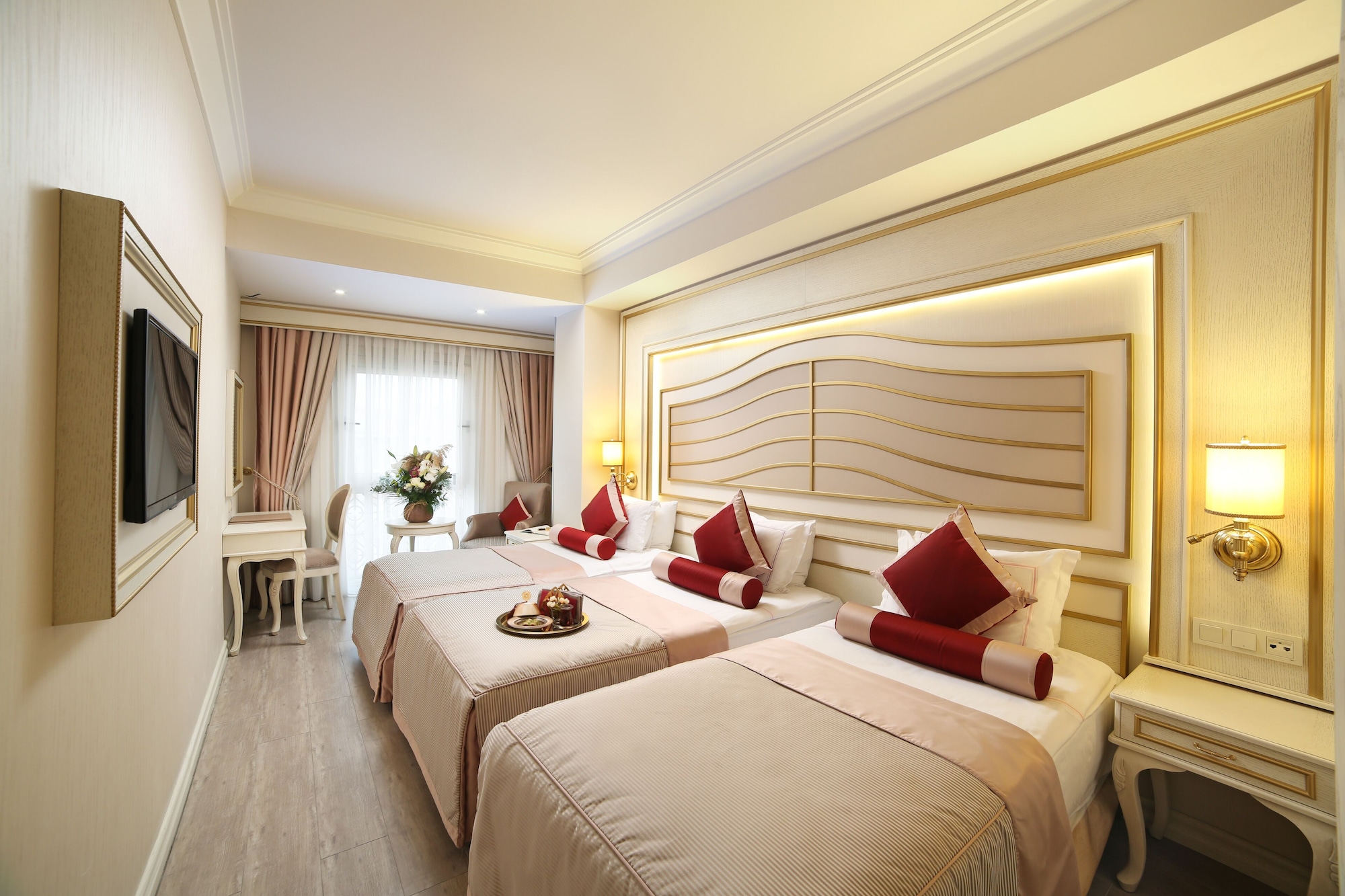 Deluxe, Triple, 1 King and 1 Single Beds, City View, Allergy Friendly