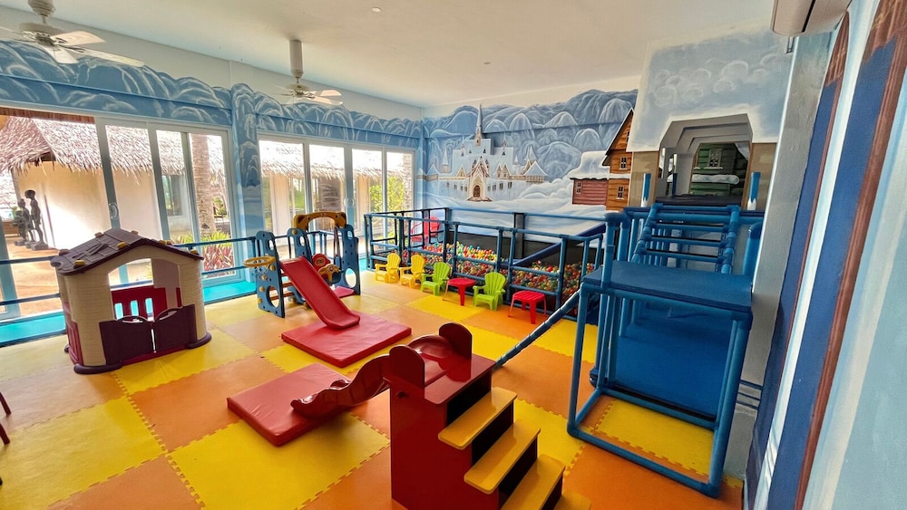 Coco Grove Beach Resort 44/50