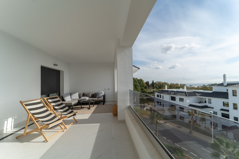 ESTEPONA HOLIDAY HILLS 3/50