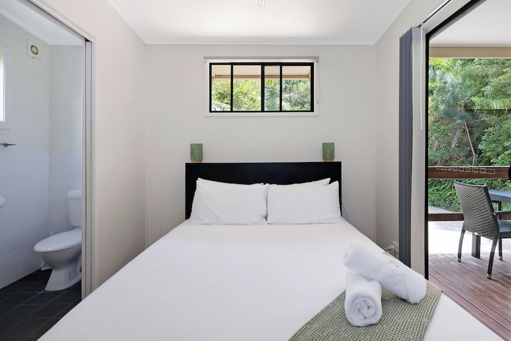 Economy, Cabin, Queen Bed