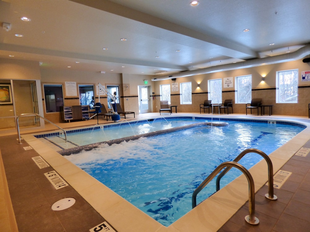 Holiday Inn Express And Suites Plymouth Ann Arbor Area 1/50