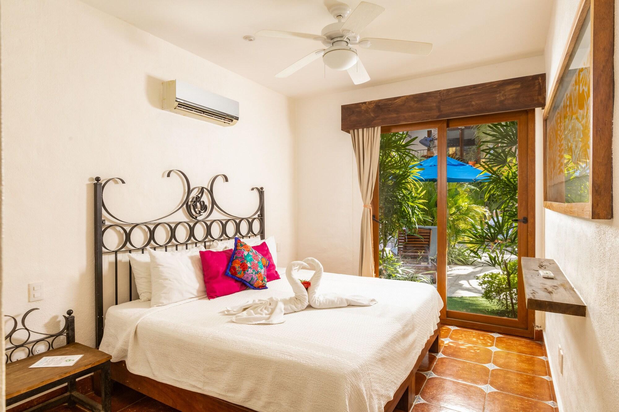 Family Suite, Kitchenette, with Pool
