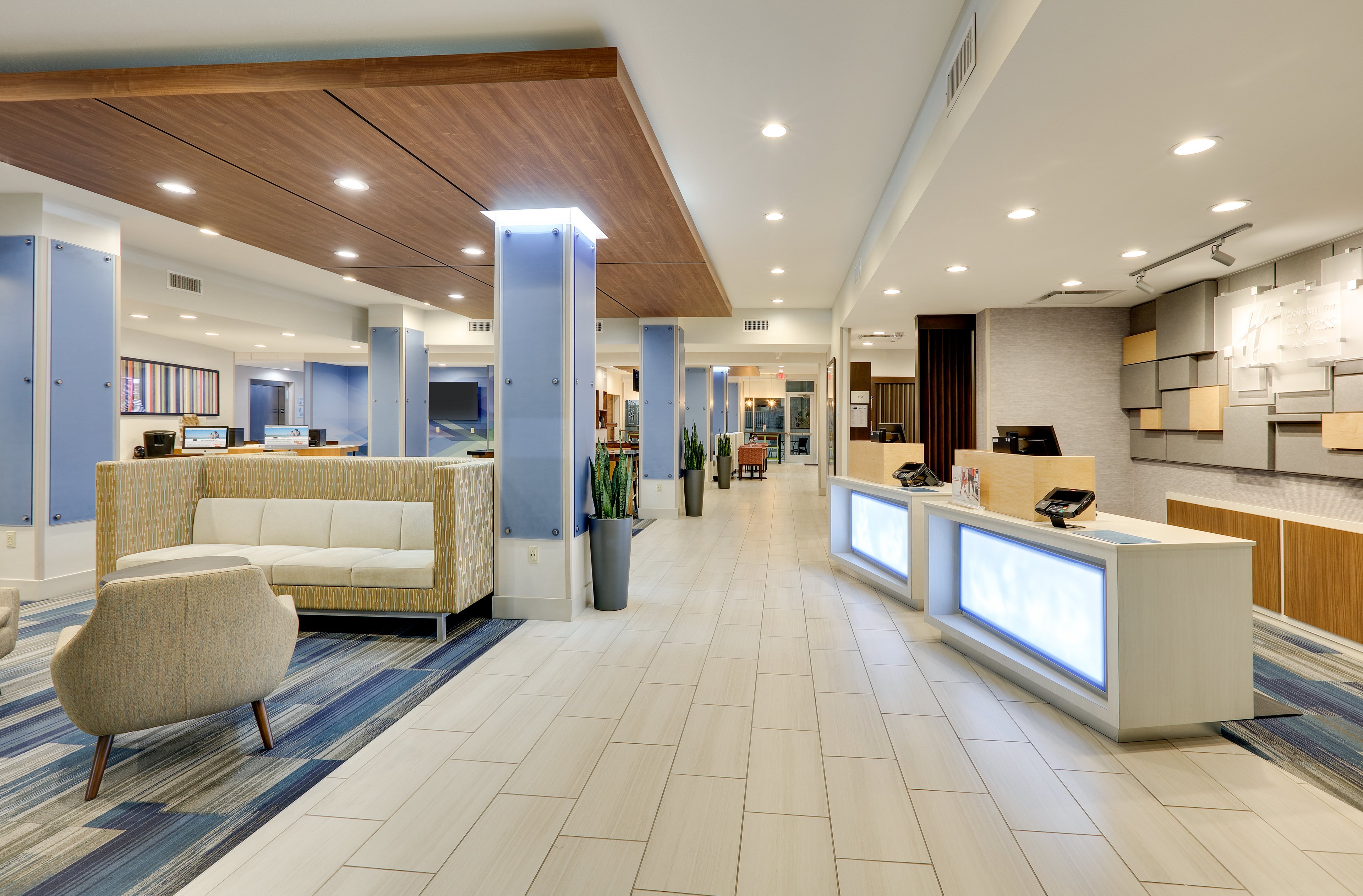 Holiday Inn Express Suites Farmers Branch 13/70
