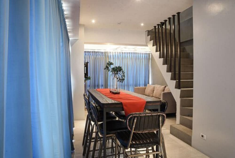 Pacific Skyloft Hotel 56/66