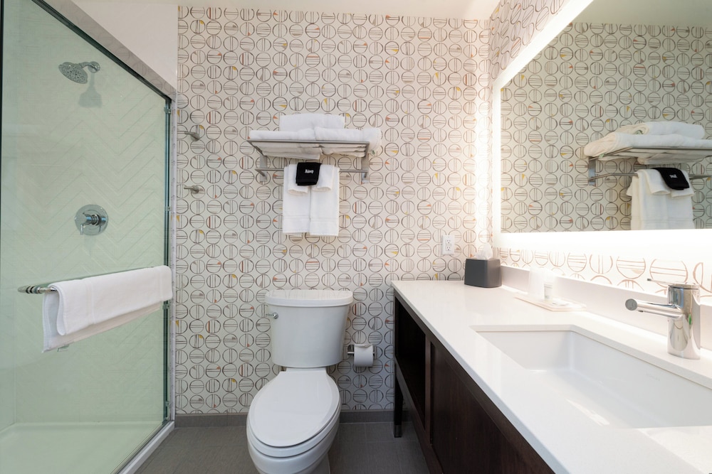 Holiday Inn Suites Idaho Falls 72/75