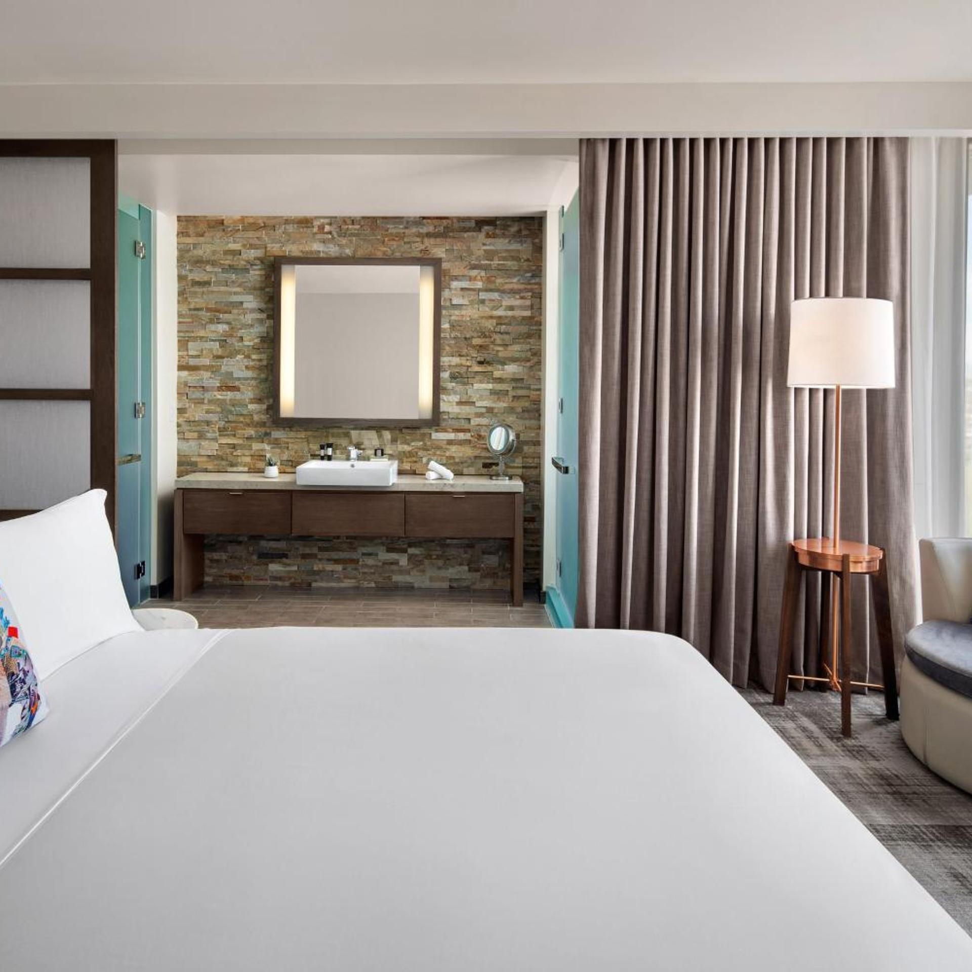 Fabulous, Guest Room, King Bed, Garden View, Balcony