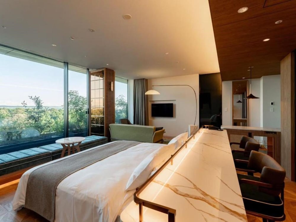 Retreat, Superior, Suite, King Bed