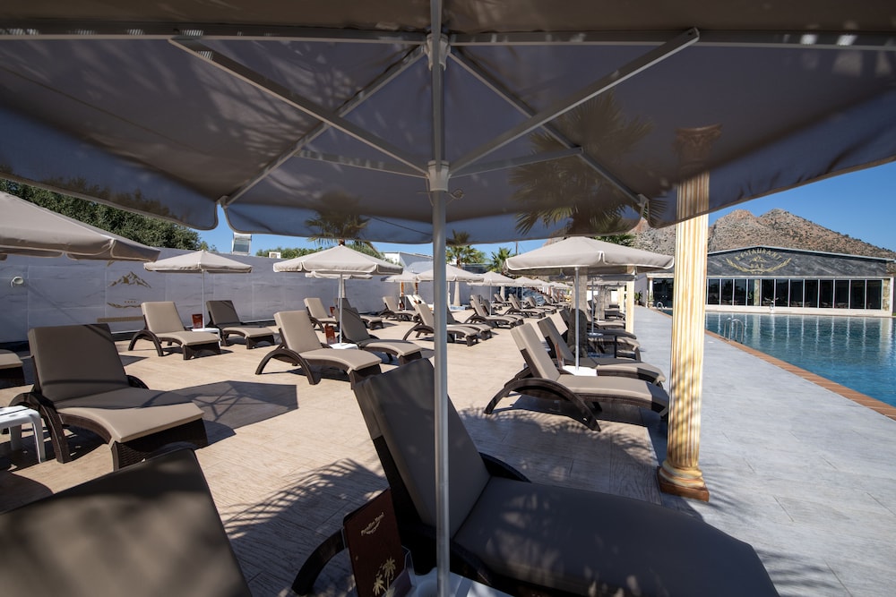 Paradice Hotel Luxury Suites 50/50