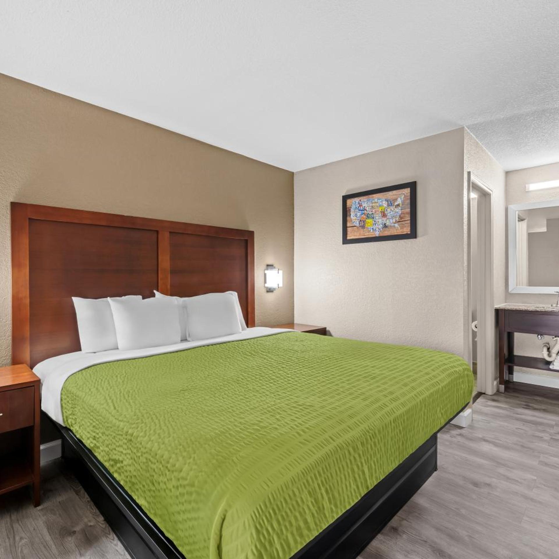 Room, King Bed, Exterior Entrance