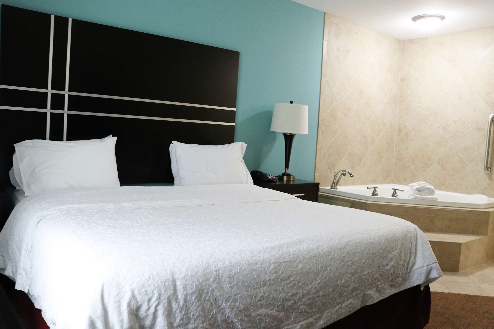 ROOM, KING BED, JETTED TUB