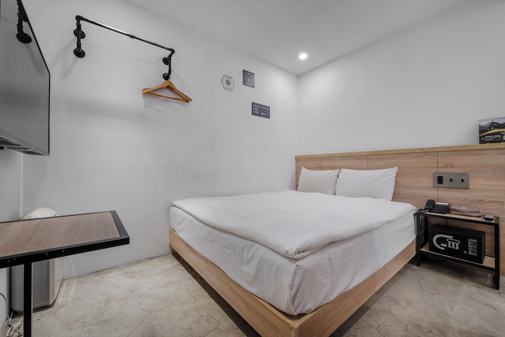 CHASE WALKER HOTEL 32/70