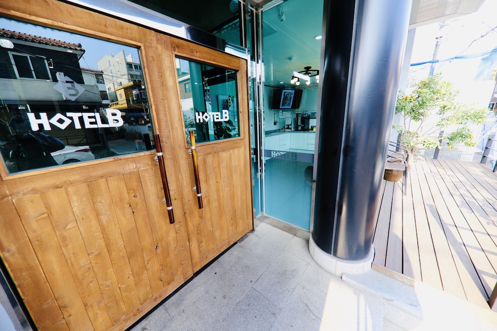 Gallery Hotel Be 12/50