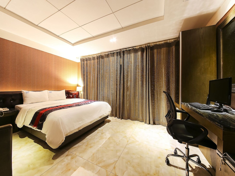 Zenith Hotel 33/63