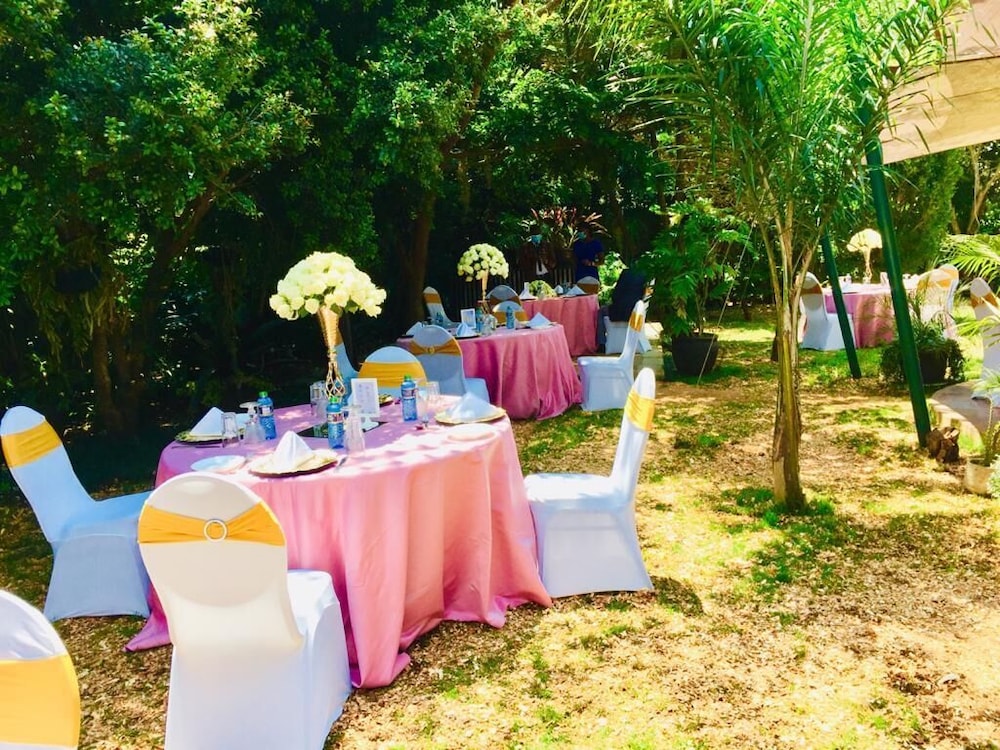 Fair Acres Boutique Hotel 67/71