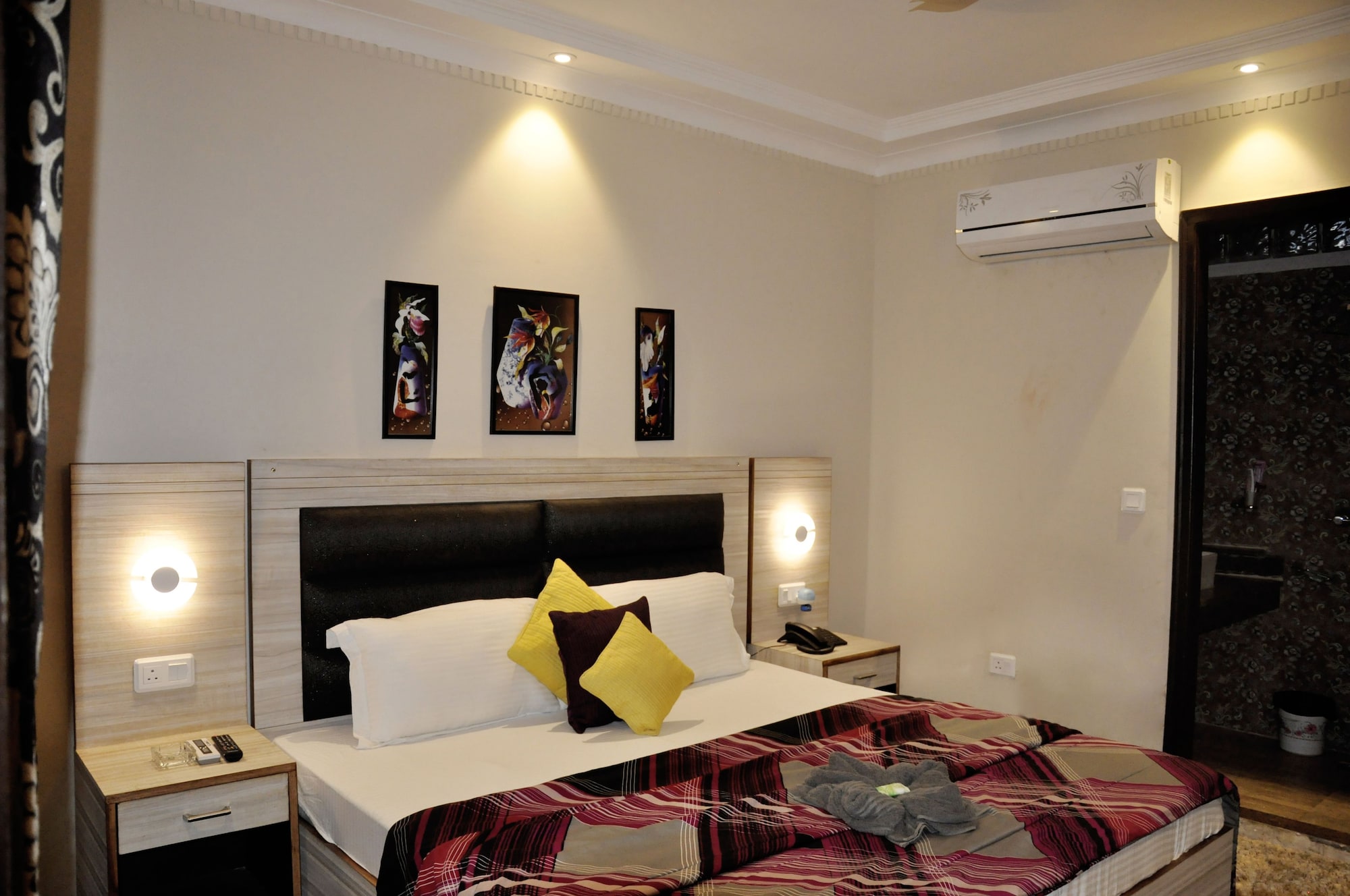 SUPERIOR, TWIN BEDS, KING BED, CITY VIEW, BALCONY