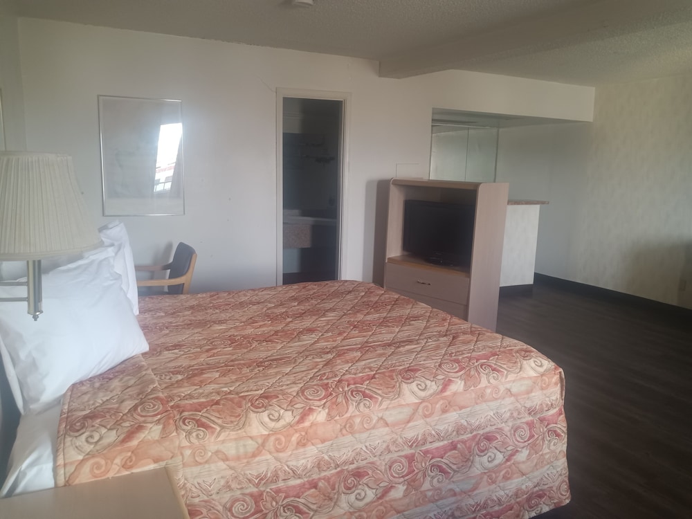 Tree Inn & Suites Albuquerque 12/27