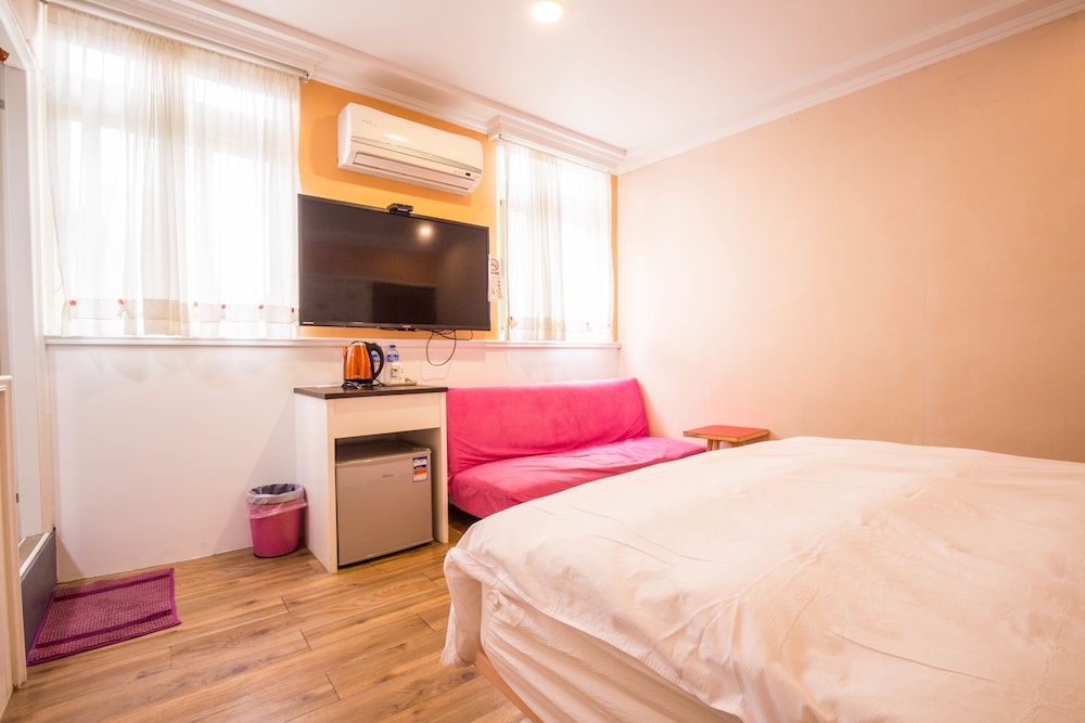 N. Castle Hotel 22/41