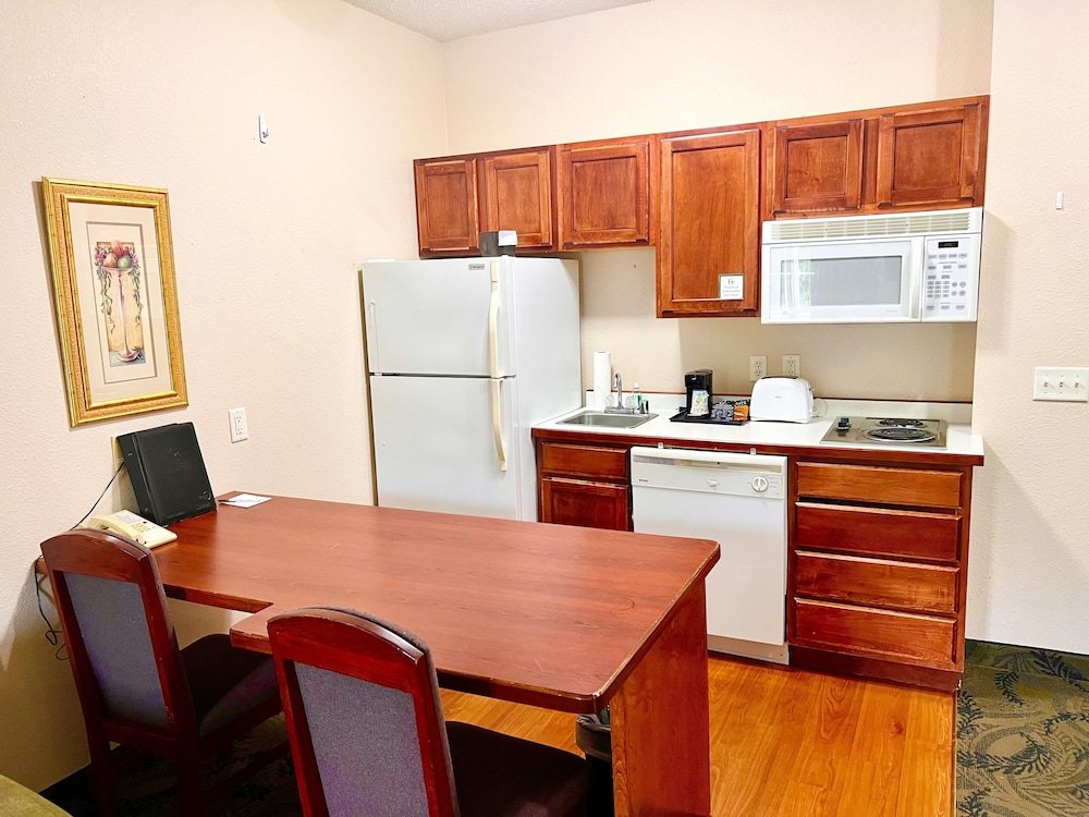 MainStay Suites Madison Airport 37/52