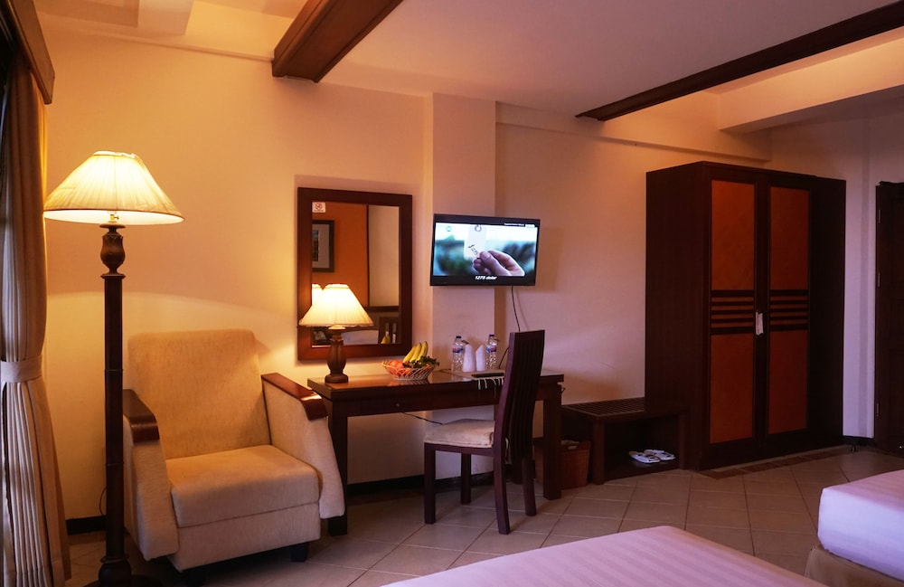 Pines Garden Resort 35/46
