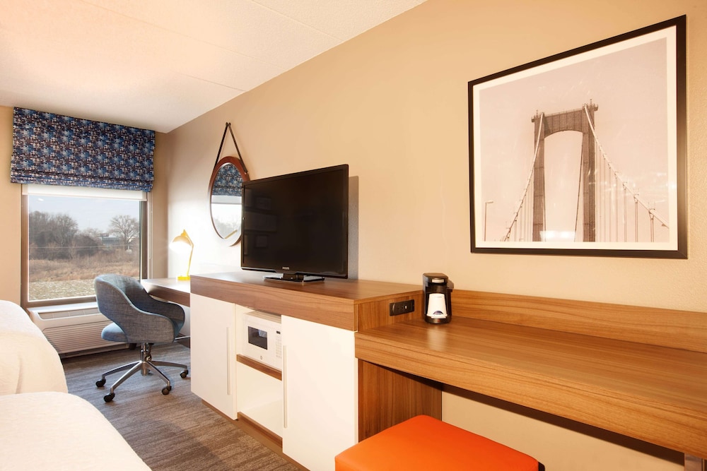 Hampton Inn Pennsville 44/48