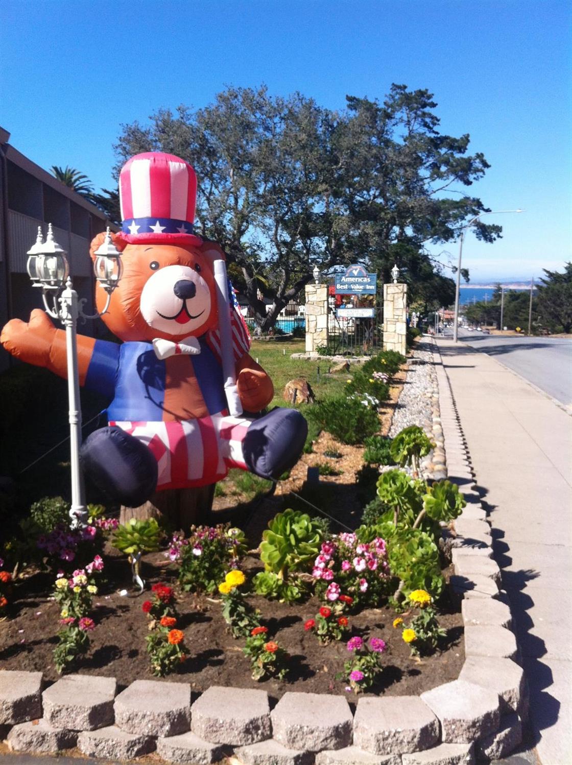 Americas Best Value Presidents Inn On Munras 9/14