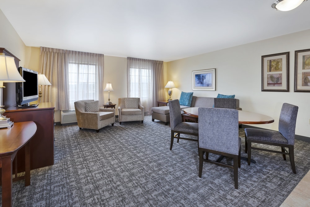 Staybridge Suites Lansing-Okemos 44/84