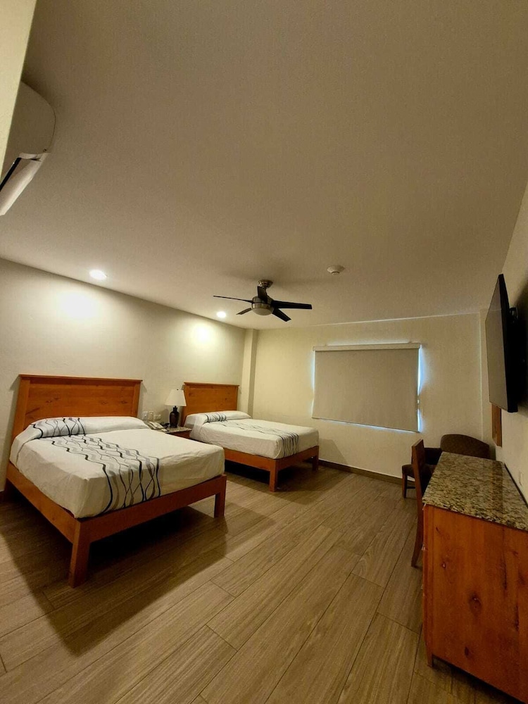 Hotel Baja 5/26