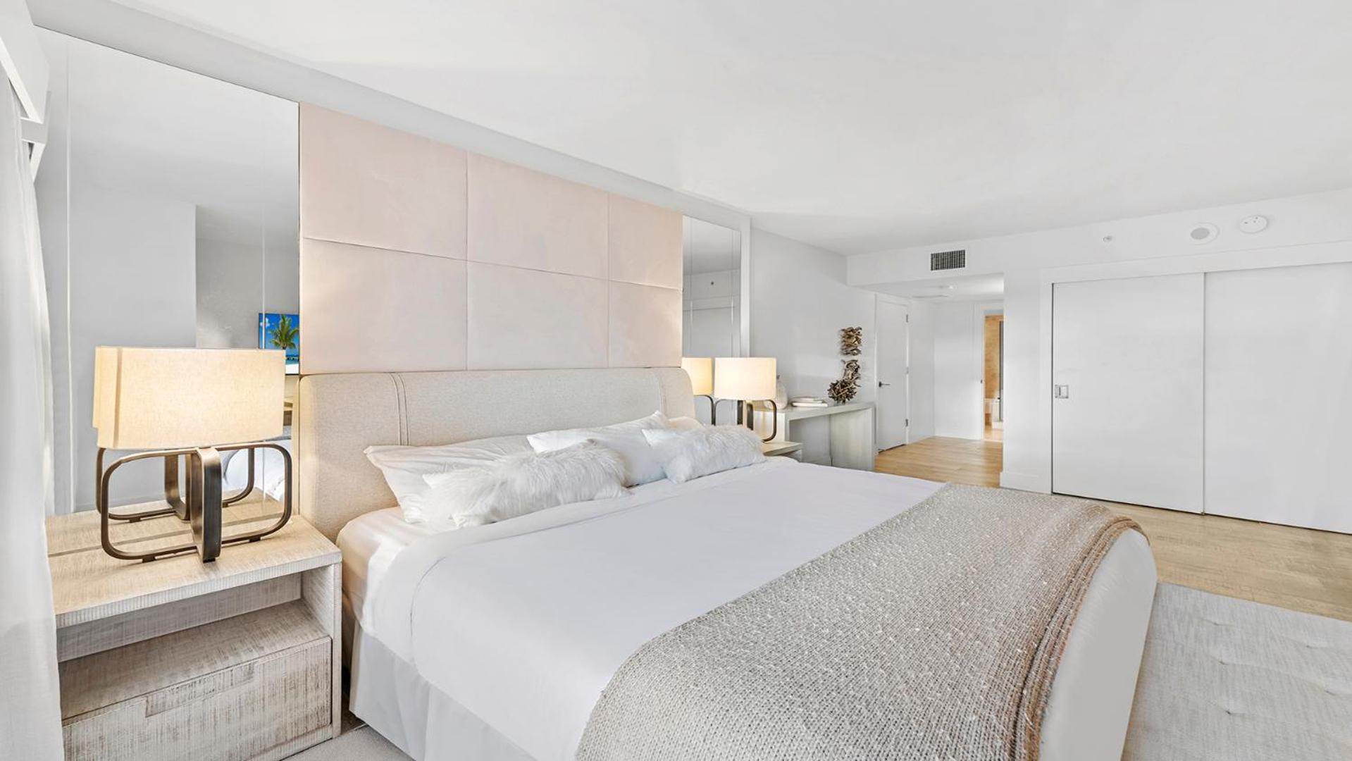 Luxurious Private Condo at 1 Hotel & Homes -945 2/28