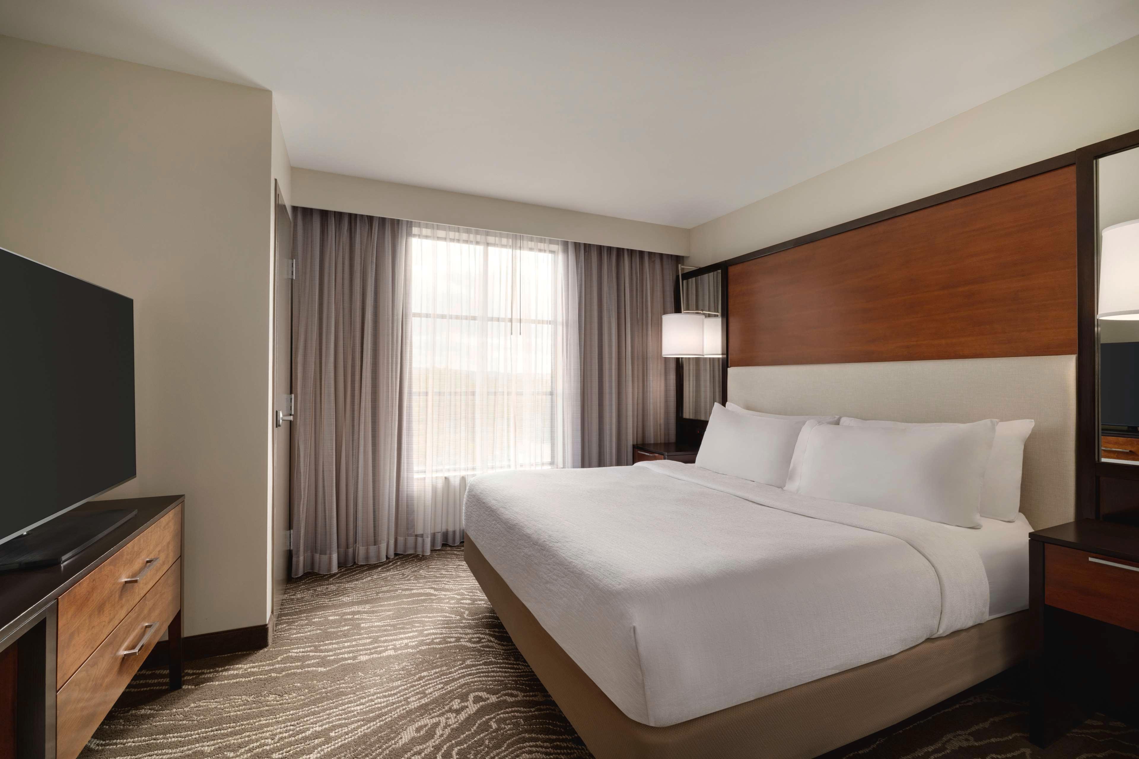2 ROOMS, PREMIUM, SUITE, KING BED