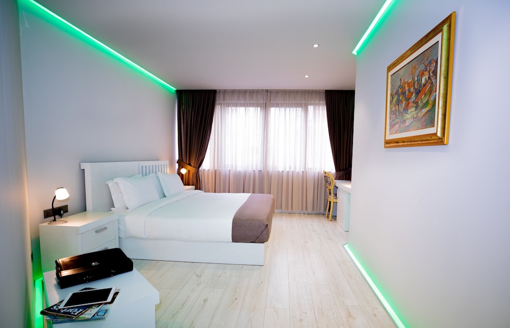 Metro Hotel Tirana 7/49