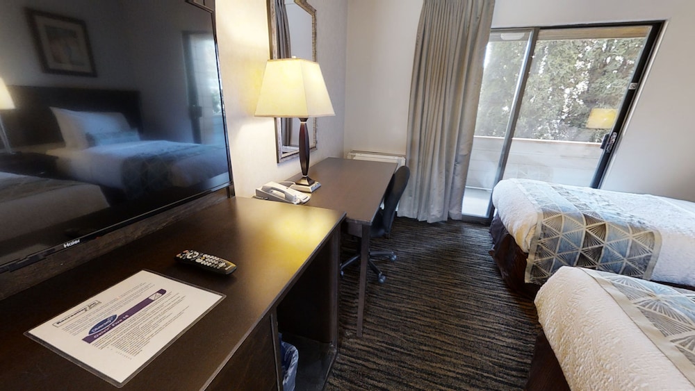 Recreation Inn & Suites 27/63