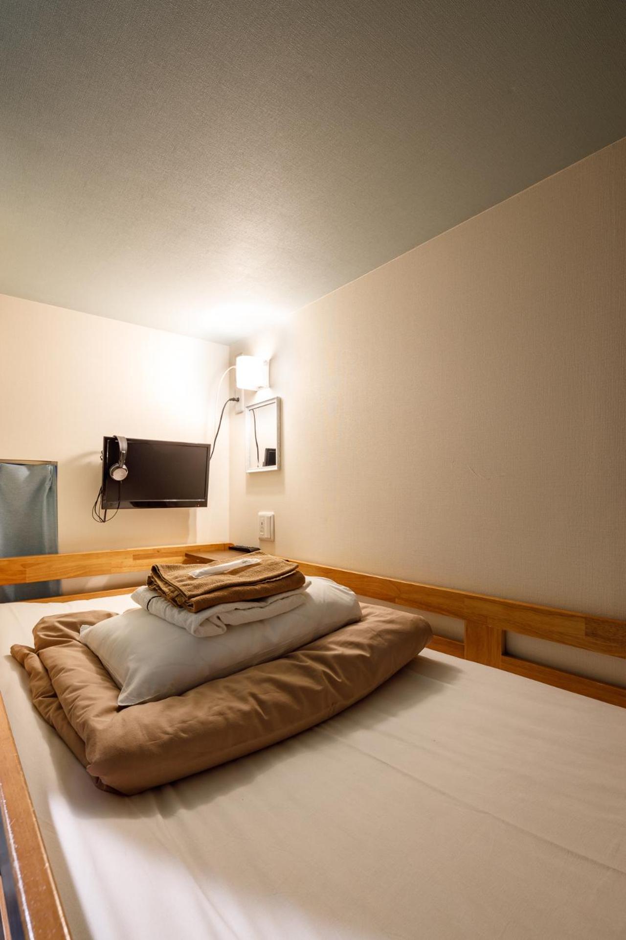 Capsule, Upper, Mixed Dorm