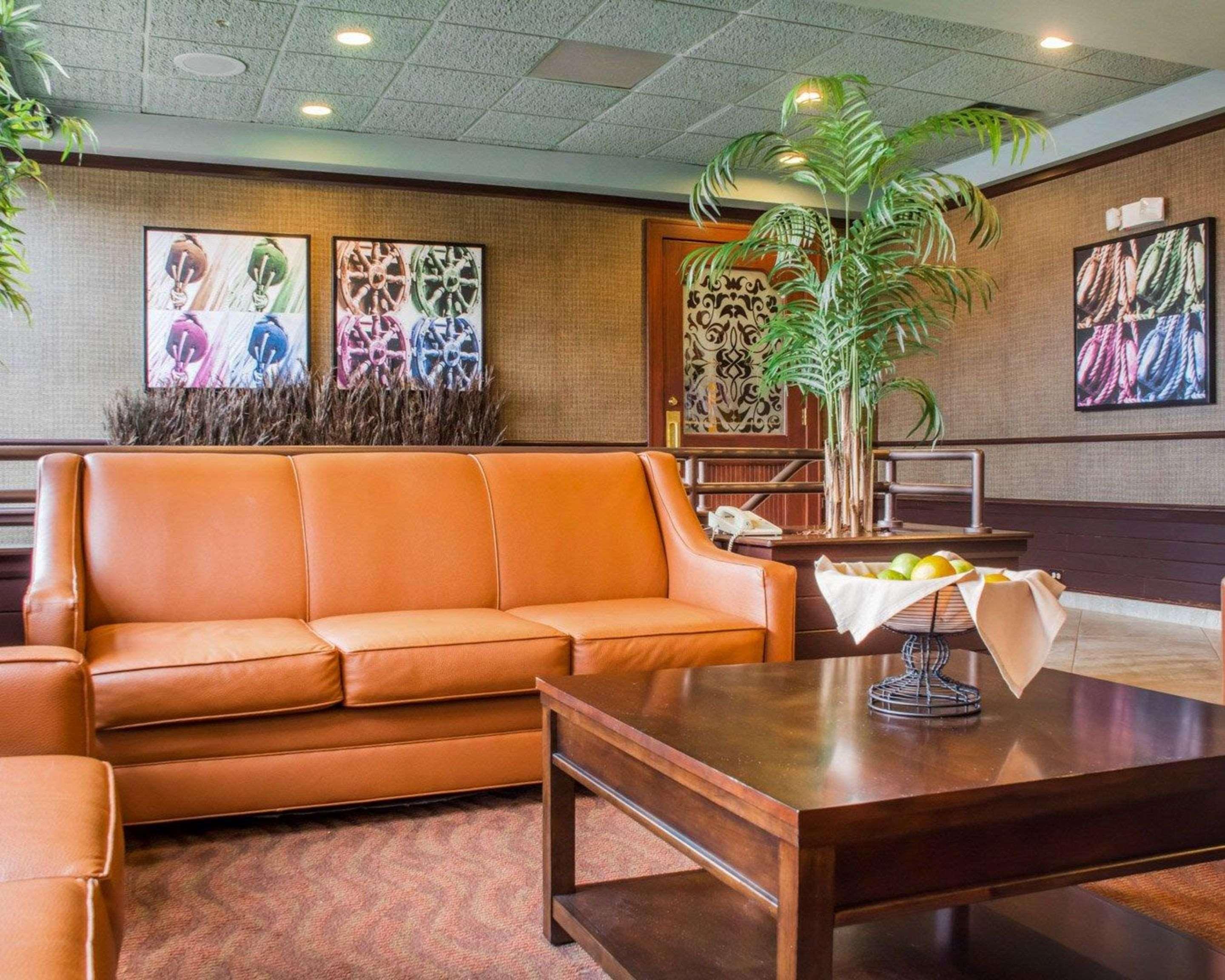Hampton Inn Oswego 24/36