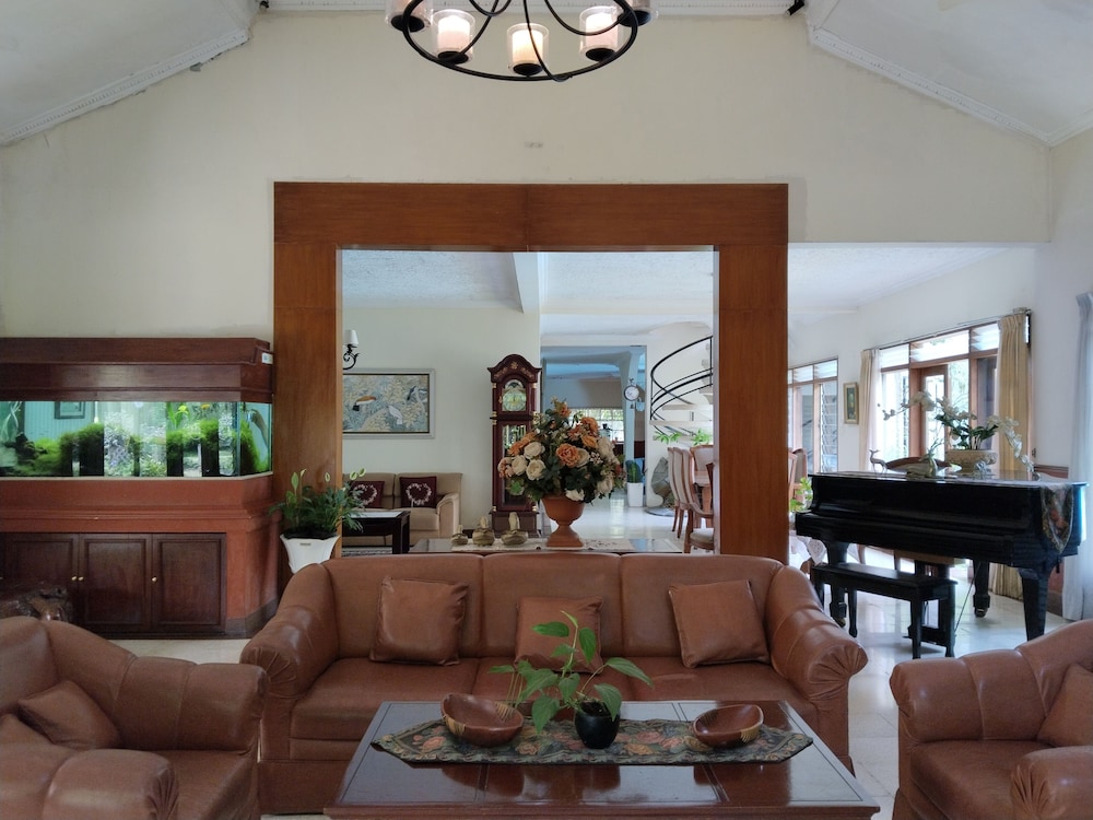 The Garden Family Guest House 43/50
