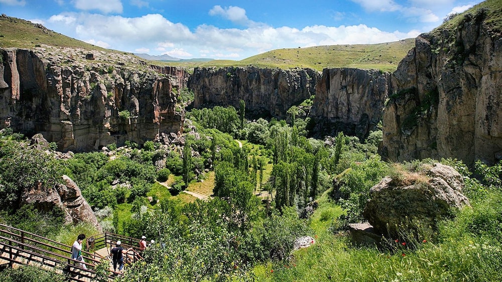 Bedrock Cave Hotel 40/50