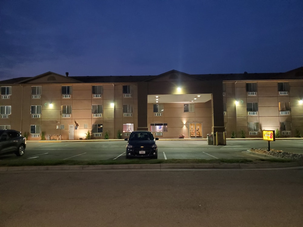 Super 8 by Wyndham Henderson North East Denver 1/26