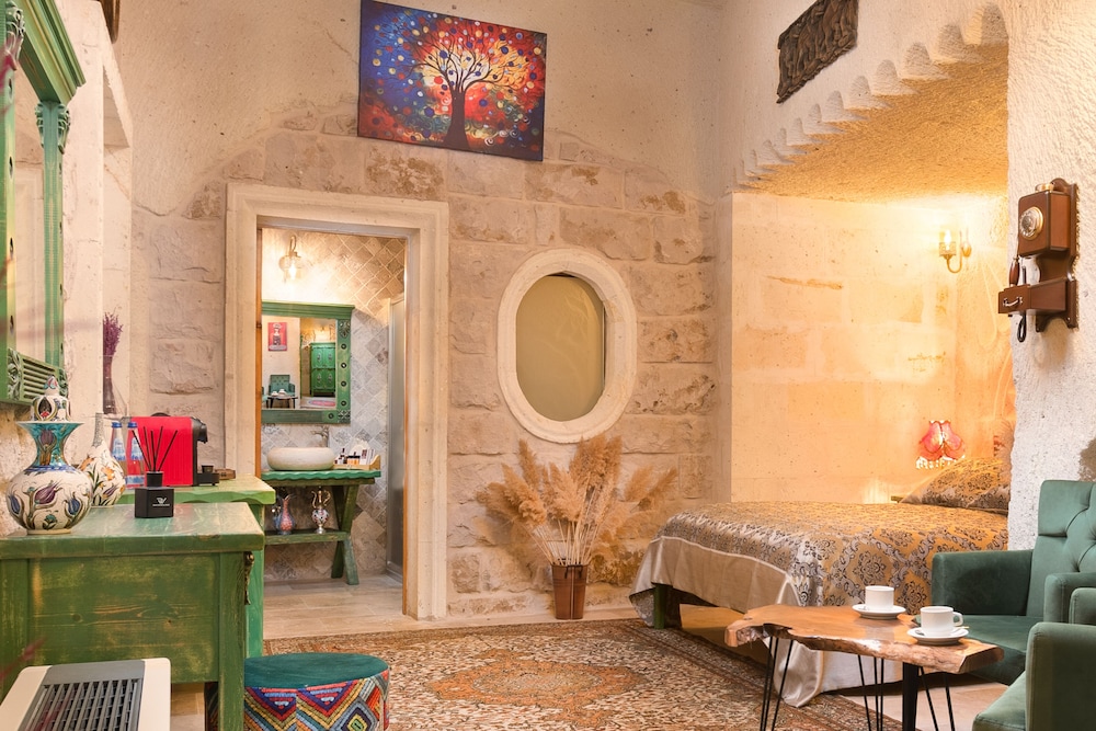 Acer Cave Hotel 44/67