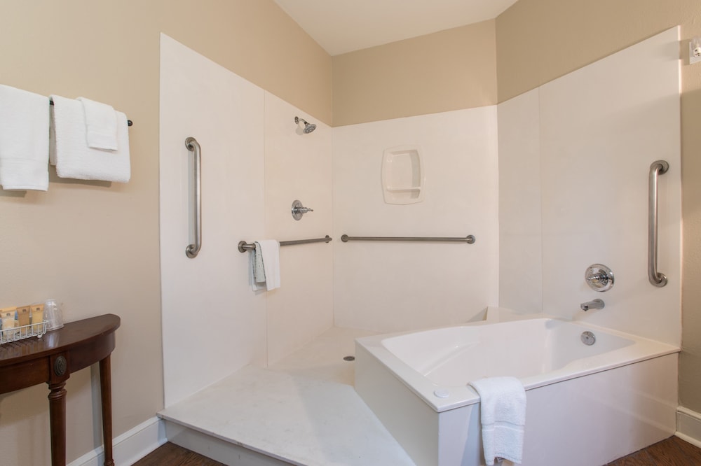 Gruene River Hotel & Retreat 45/50