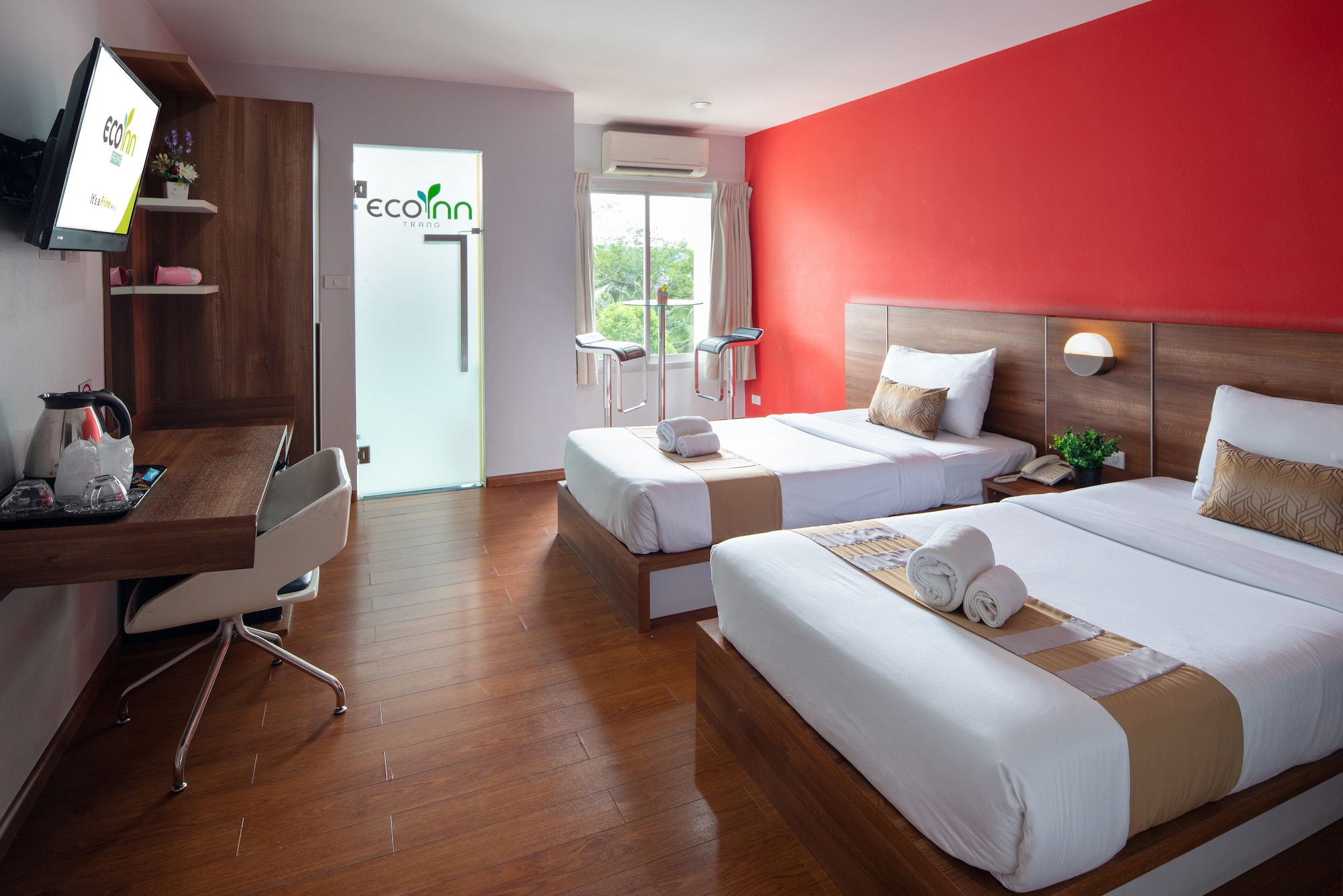 DELUXE, TWIN BEDS, CITY VIEW